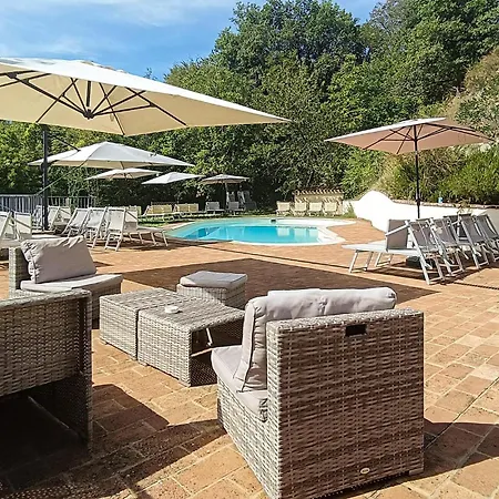 With Private Pool Fontecorniale