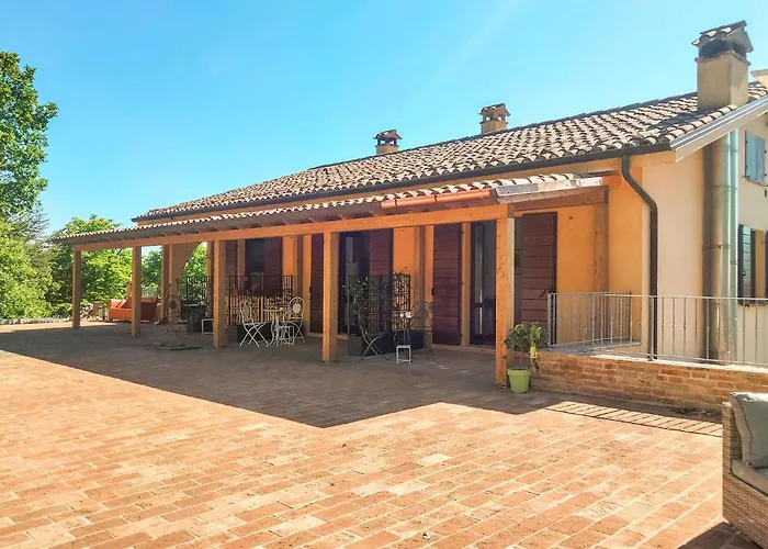 With Private Pool Fontecorniale